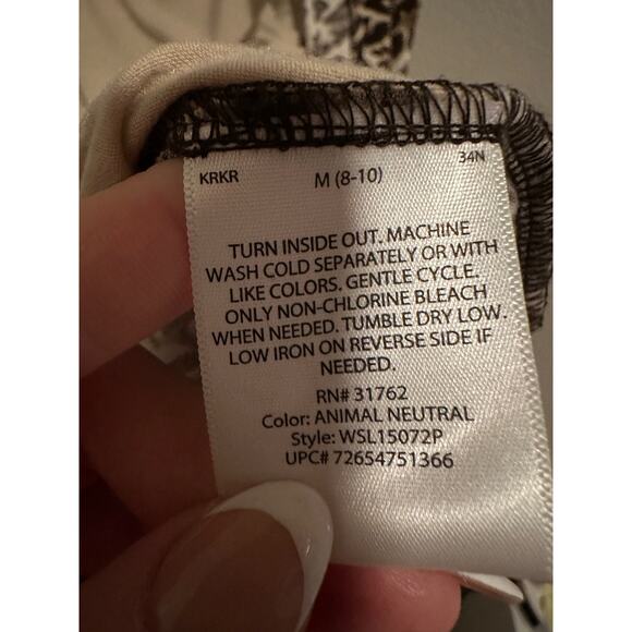 White Stagg Women’s Medium Leopard Print Brown and Tan Long Sleeve Blouse - Picture 13 of 14